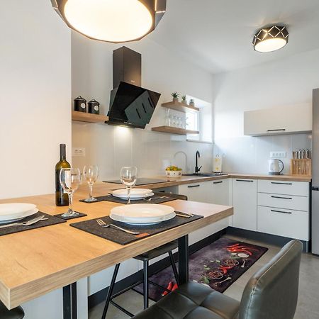סומרטין Apartments Siesta מראה חיצוני תמונה