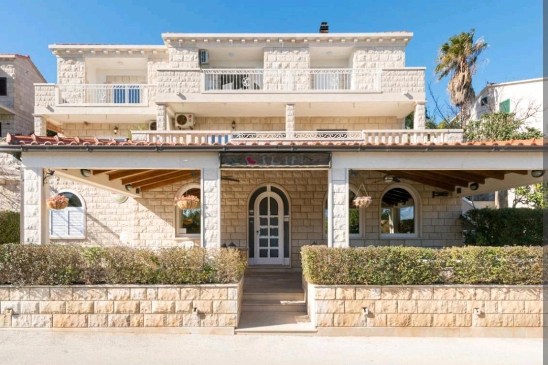 סומרטין Apartments Siesta מראה חיצוני תמונה