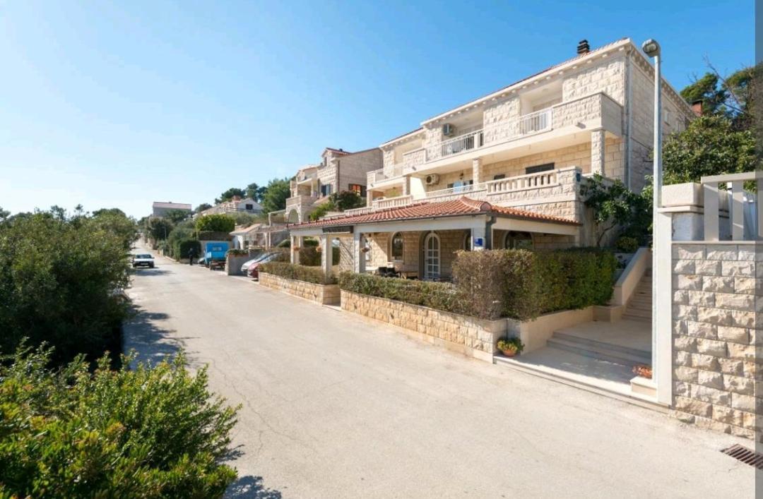סומרטין Apartments Siesta מראה חיצוני תמונה